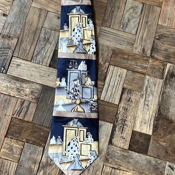 Fratello Men’s “Cats and Dogs in Court” Necktie - Picture 3 of 5